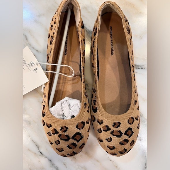 AMAZON Essentials Women's Knit Ballet Flat Leopard Print - Picture 6 of 8